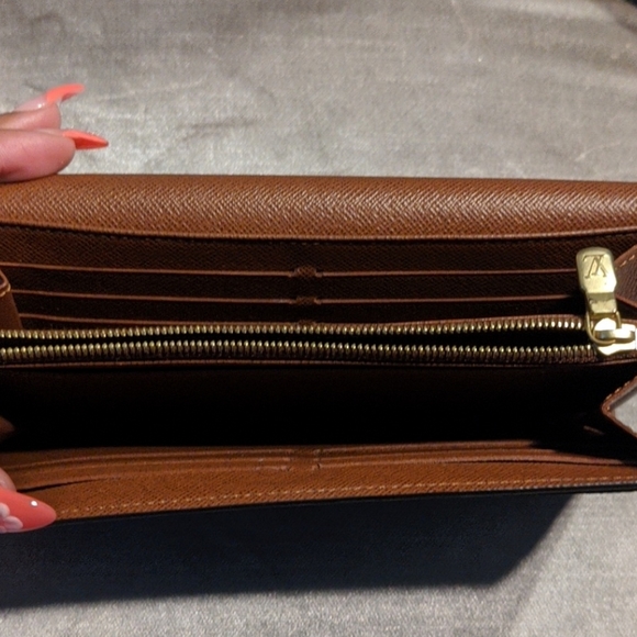 Wallet - Picture 3 of 5